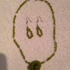 Necklace/earnings set